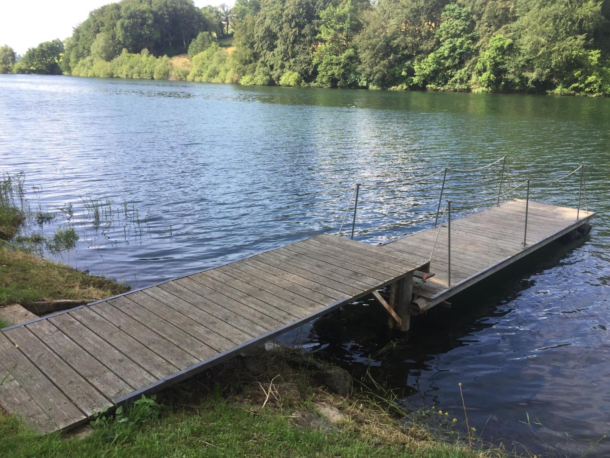 Maison Lac de Pareloup -LES PIEDS DANS L'EAU- Arvieu Extérieur photo