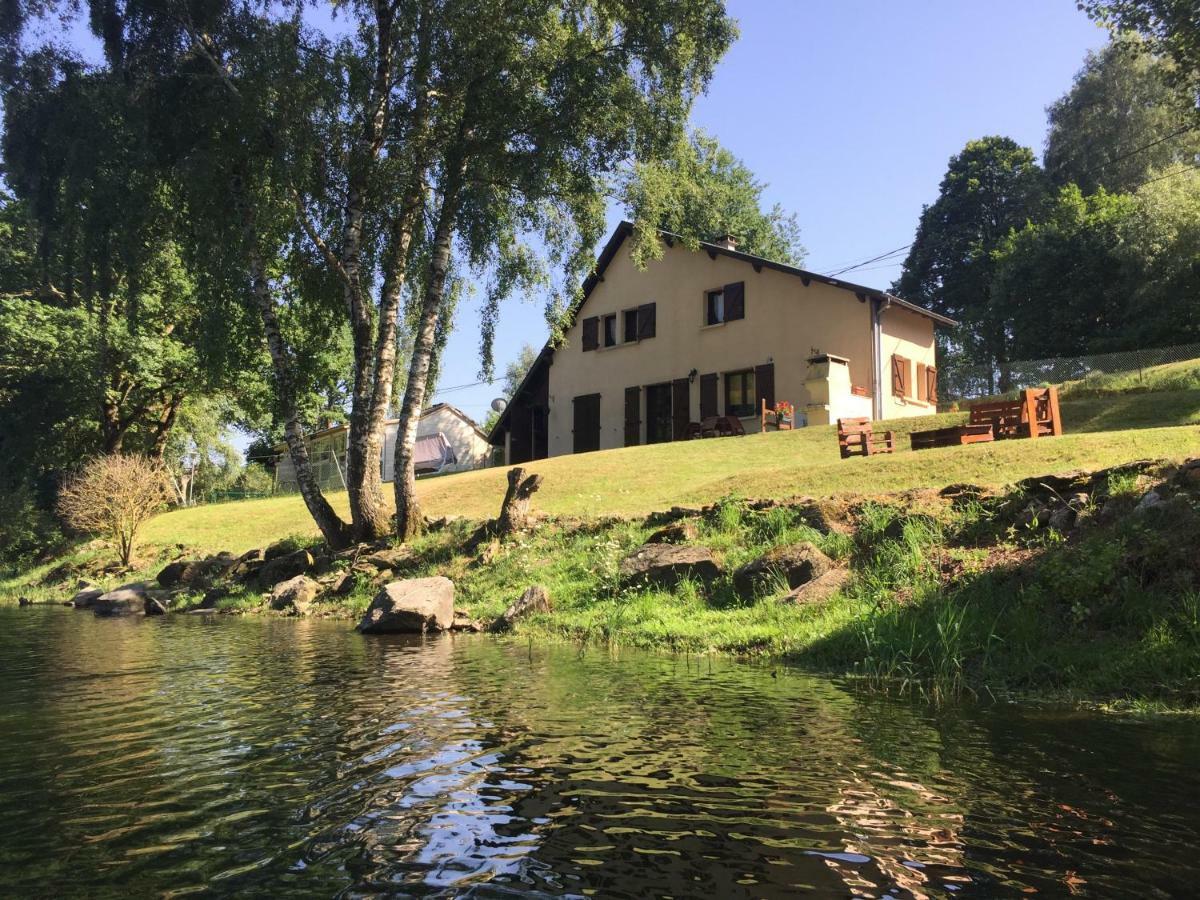 Maison Lac de Pareloup -LES PIEDS DANS L'EAU- Arvieu Extérieur photo